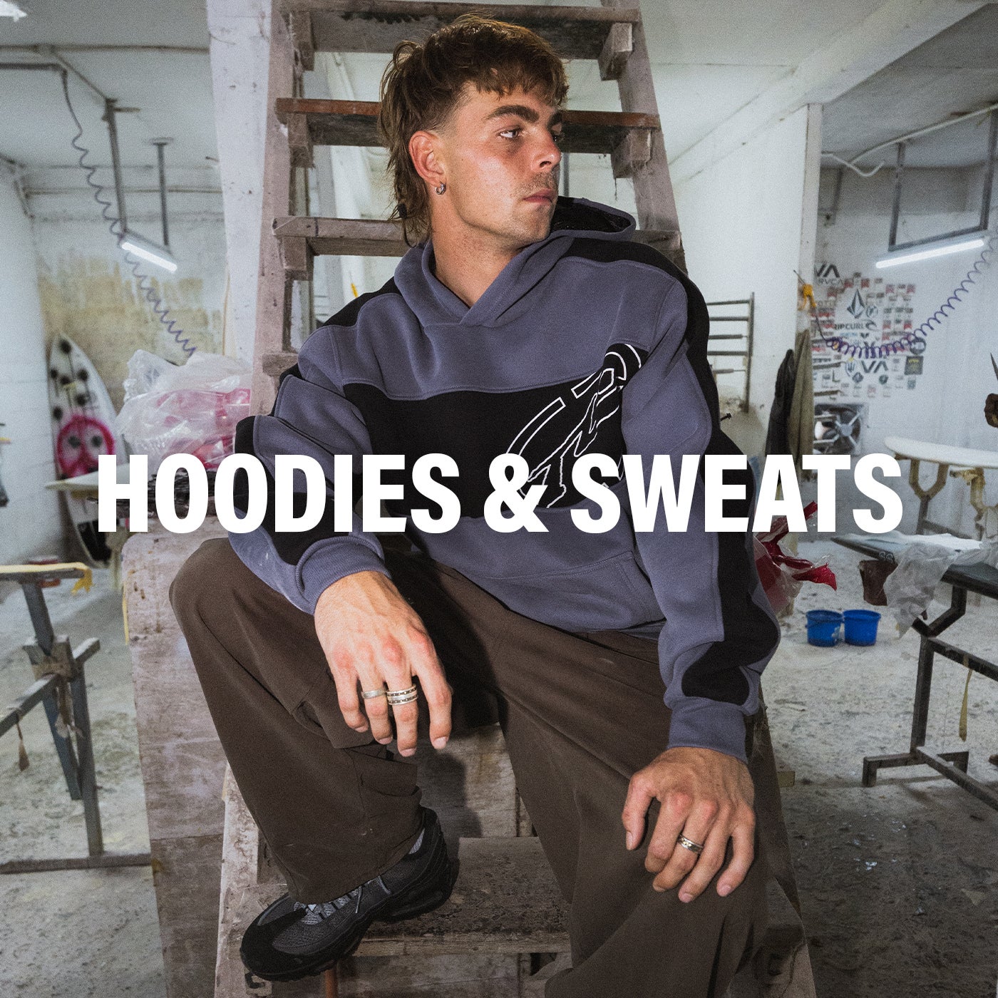 Hoodies & Sweatshirts 