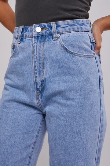 94 High & Wide Jeans