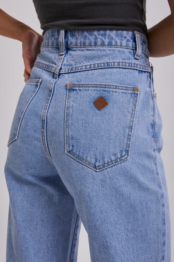 94 High & Wide Jeans