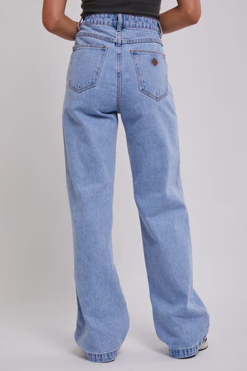 94 High & Wide Jeans