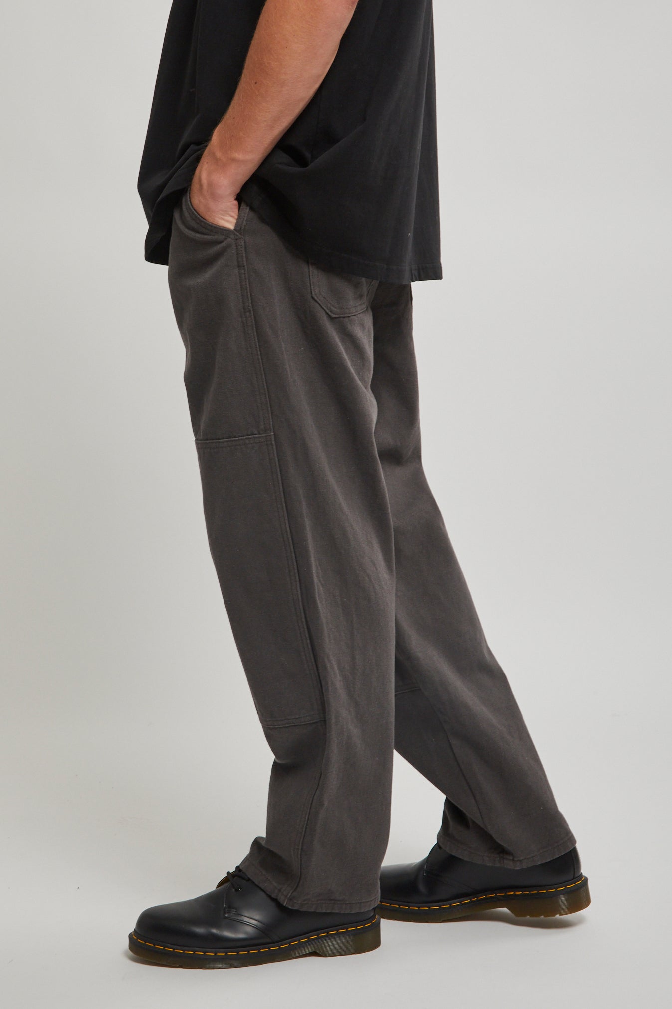 Common Divisor Rhombus Double Pleated Knee Pants - Black Denim | Garmentory