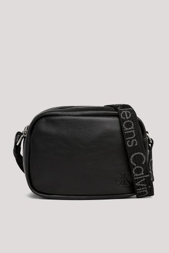 Calvin Klein Sculpted Snake Shoulder Camera Bag Pvh Black - Buy At Outlet  Prices!