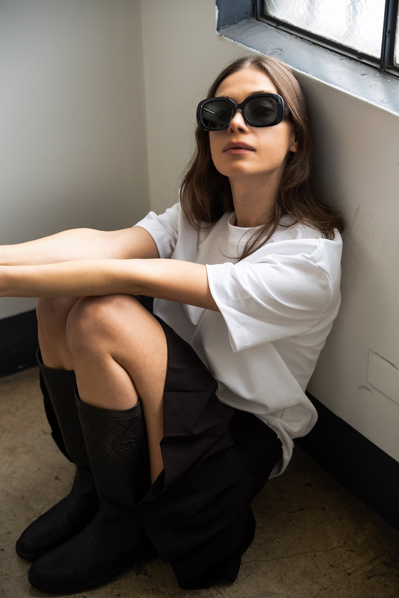 NeW ! Valerie OTRA Black Sunglasses Velda Oversized Square Sunglasses – Black & Gold – Otra Eyewear main image 4